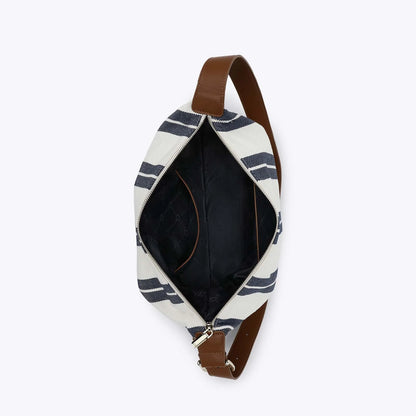 ΤΣΑΝΤΑ ΩΜΟΥ ΜΕ ΜΕΤΑΛΛΙΚΕΣ ΛΕΠΤΟΜΕΡΕΙΕΣ Κωδικός: 1010-3608